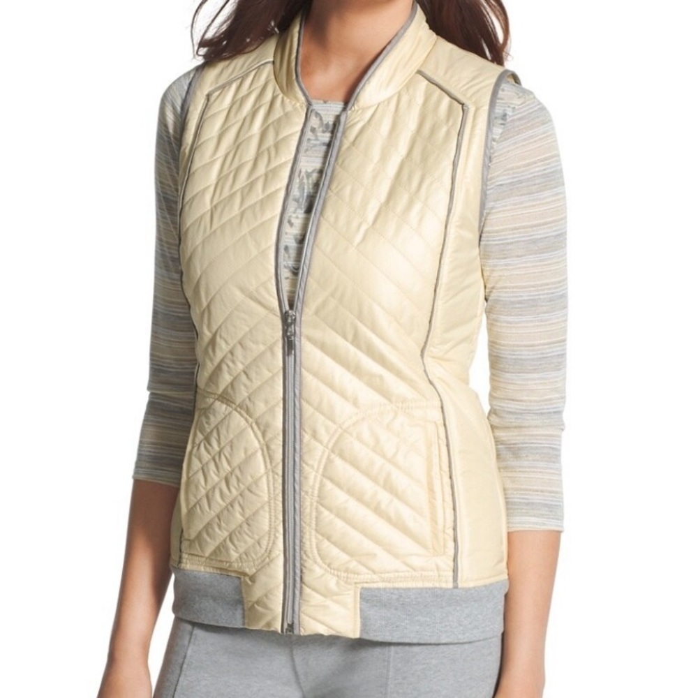 Zenergy by Chicos Francine Pale Yellow Gray‎ Trim Quilted Vest